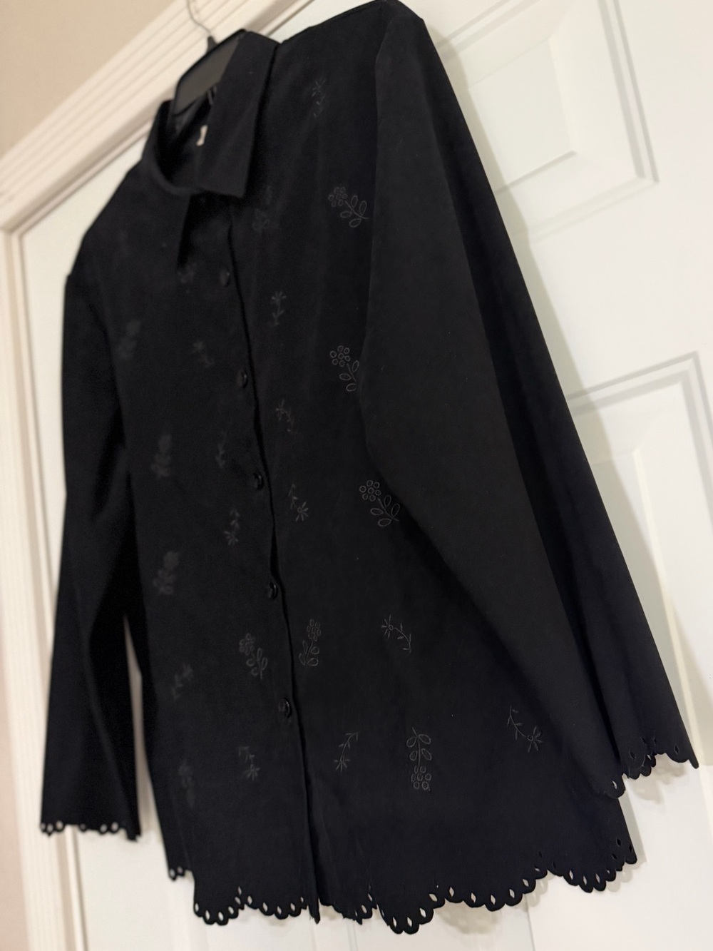 Teddi~Vintage~Faux Suede~Floral Embroidery~Scalloped~Button-Down~Blouse~Size M